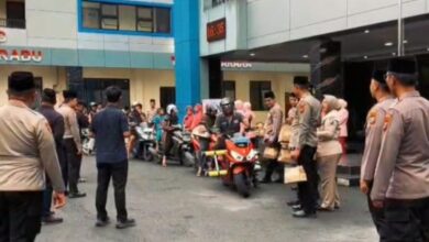 Polres Tulungagung Berbagi Takjil, Tebar Berkah di Bulan Ramadhan 3 1000899622
