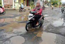 Warga Keluhkan Jalan Rusak Parah di Wilayah Besuki, Ini Tanggapan Dinas PUPR Tulungagung 3 1000910631