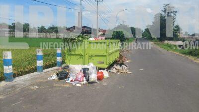 Sampah Berserakan Dan Bau,Menyengat,Menganggu Pengguna Jalan IMG 20260202 WA0083