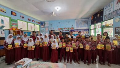 Peringati HUT ke-74 Korps Sabhara, Samapta Polres Situbondo Salurkan Puluhan Al-Qur'an dan Juz Amma di SDN 12 Mimbaan 4 IMG 20260204 WA0069