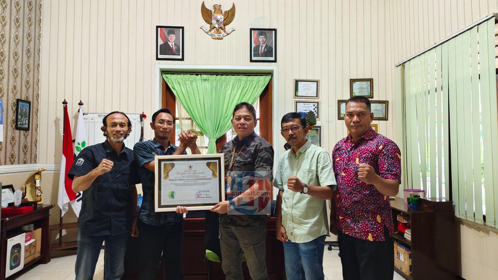 KPH Bondowoso Meraih Zero Accident Award Tingkat Provinsi Jawa Timur Tahun 2025 Dari Gubernur Jawa Timur 1 IMG 20260212 WA0090