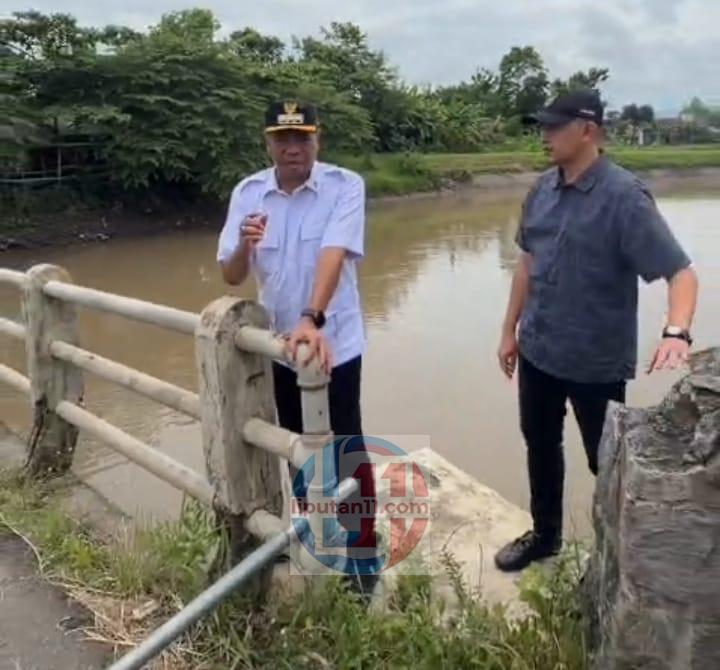 Sidak Jembatan Junjung, Bupati Gatut Sunu Pastikan Dinas PUPR Pengadaan Mulai Maret 2026 1 IMG 20260215 WA0256