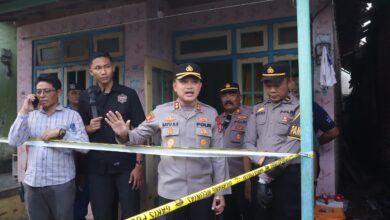 Pimpin Sterilisasi TKP Ledakan, Kapolres Situbondo Larang Warga Mendekat Radius 10 Meter 3 IMG 20260219 WA0036