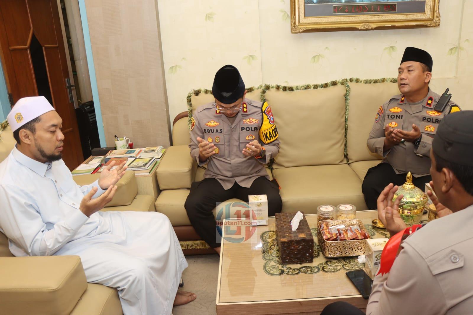 Silaturahmi ke Tokoh Agama, Kapolres Situbondo Mohon Doa Kelancaran Operasi Ketupat Semeru 2026 1 IMG 20260317 WA0235