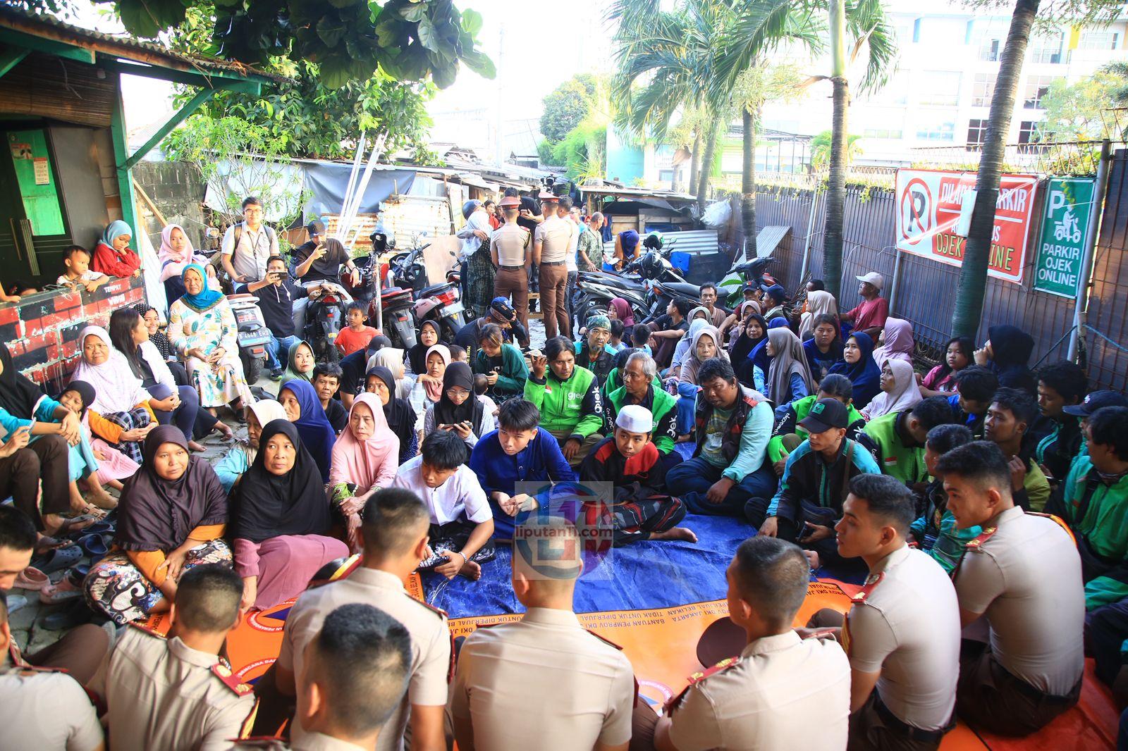 Taruna Akpol Gelar Penyuluhan Mudik Aman dan Sosialisasi Layanan 110 di Daan Mogot 1 IMG 20260320 WA0037