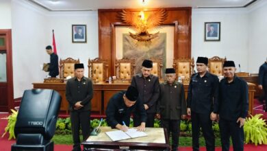 Rapat Paripurna DPRD Tulungagung, Bupati Gatut Sunu Sampaikan LKPJ Tahun Anggaran 2025 2 IMG 20260328 WA0064