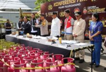 Polisi Ungkap Praktik Ilegal Suntik LPG 3 Kg Subsidi, Diduga Penyebab Kelangkaan Gas di Tulungagung 3 WhatsApp Image 2026 03 13 at 00.24.24