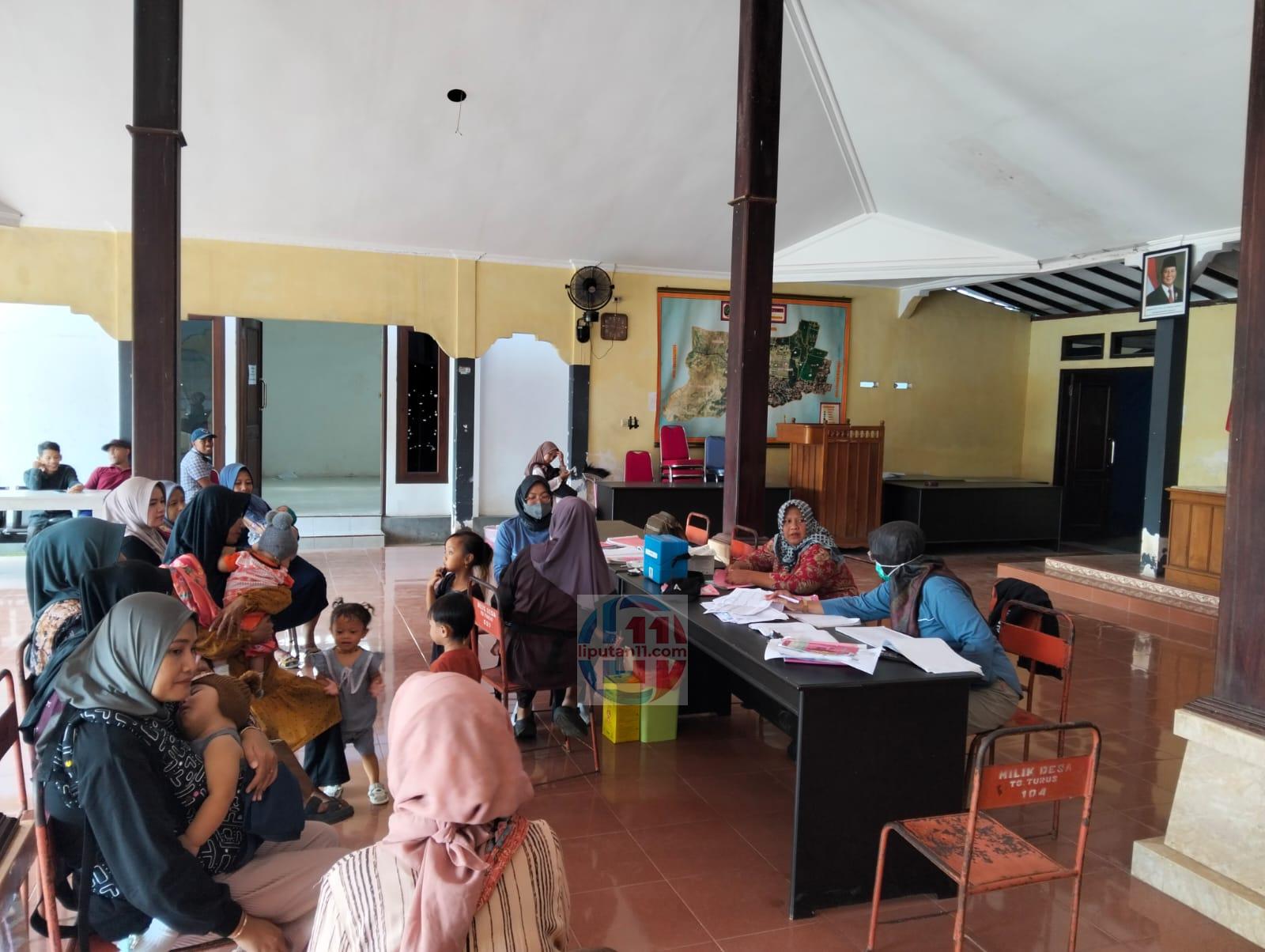 22 Balita Mendapatkan Imunisasi Rutin di Balai Desa Tanggulturus Kecamatan Besuki WhatsApp Image 2026 03 13 at 09.26.37