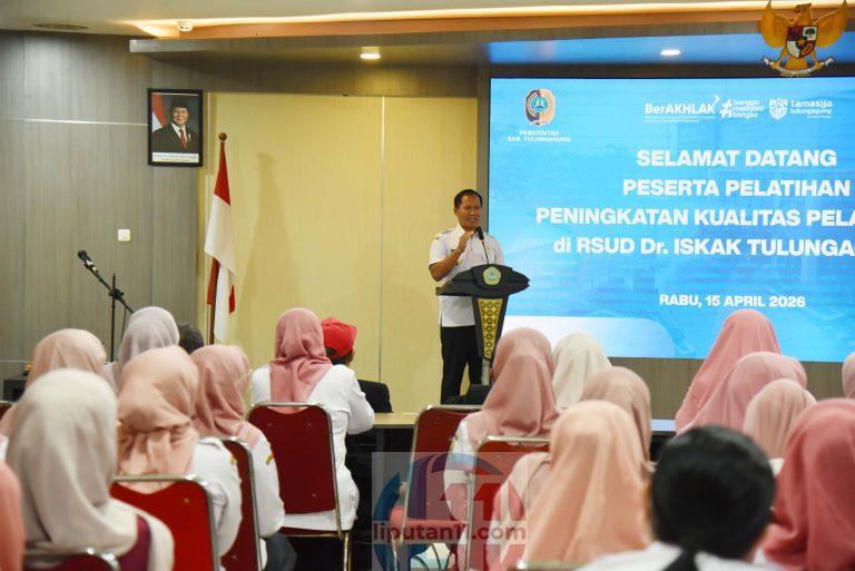 Plt Bupati Ahmad Baharudin Resmi Buka Pelatihan Pelayanan Berbasis Humanis di RSUD dr. Iskak DSC 8044 768x513 1