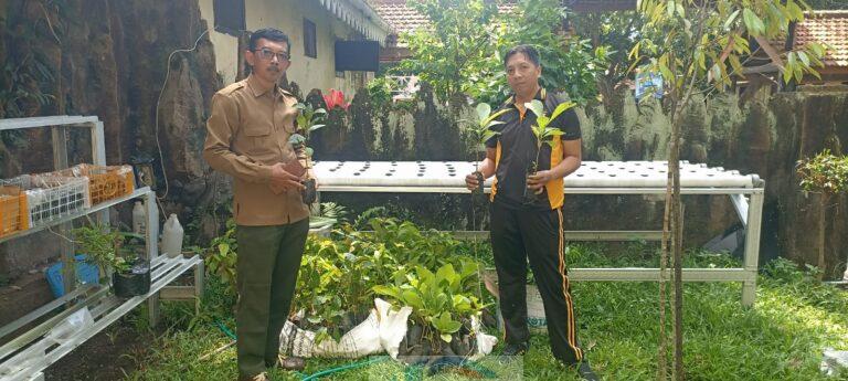 Perhutani KPH Bondowoso Menyerahkan Bibit Pohon ke Polres Bondowoso Untuk Ruang Terbuka Hijau IMG 20260407 WA0054