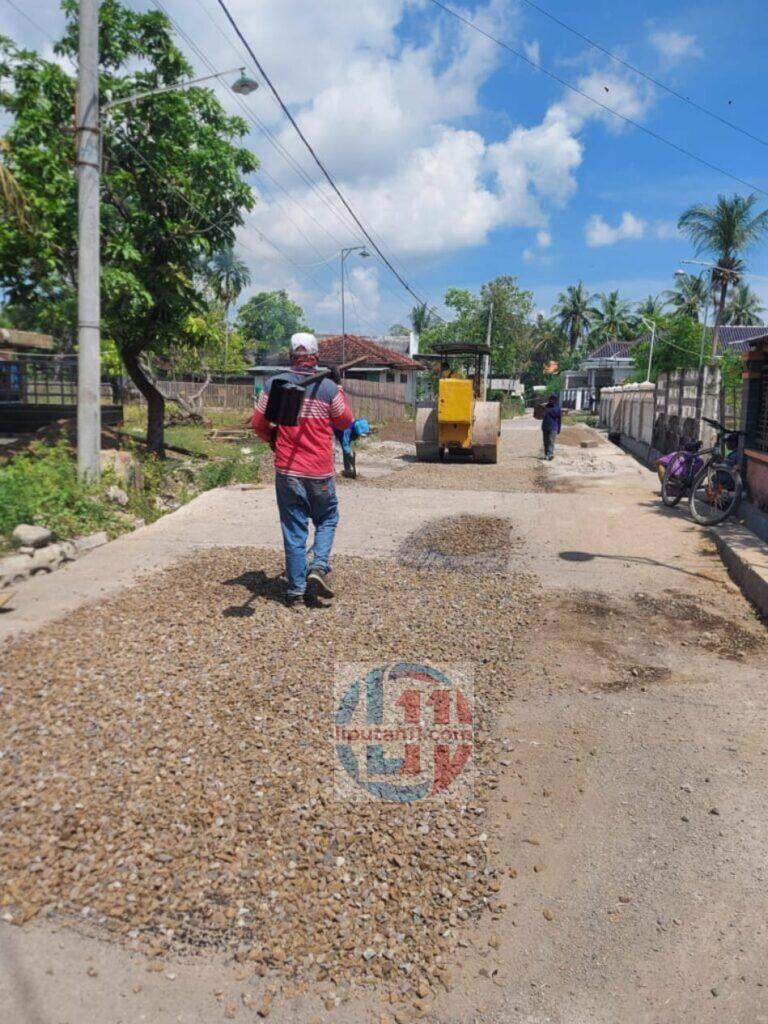 Patut Di Contoh,.Kepedulian Haji Nono Zalwa Secara Sukarela Memperbaiki Jalan Rusak Di Desa Jangkar IMG 20260411 WA0139