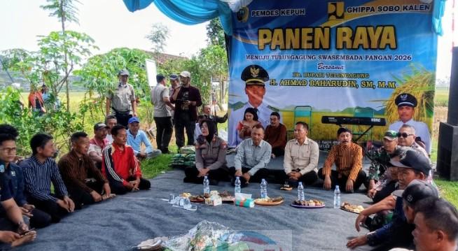 Plt. Bupati Ahmad Baharudin Hadiri Panen Raya , Dinas Pertanian Pastikan Surplus Tulungagung Berkelanjutan IMG 20260424 WA0016