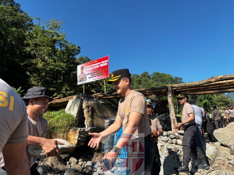 Kapolres Situbondo Jawa Timur Pimpin Langsunh Kerja Bakti Bangun Jembatan Merah Putih Untuk Akses Warga dan Anak Sekolah di Jatibanteng IMG 20260425 WA0018