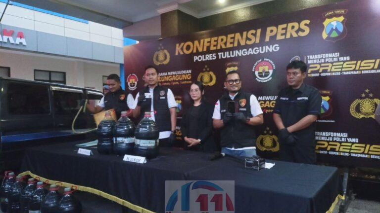 Satreskrim Polres Tulungagung Amankan Pria Asal Banaran, Sita 135 liter BBM Jenis Partalite p1