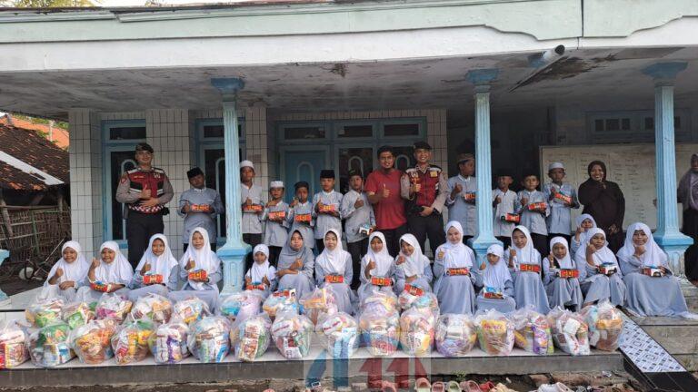 Pasabber Polres Situbondo Salurkan Bantuan untuk Anak Yatim di Panji dan Mangaran IMG 20260502 WA00131