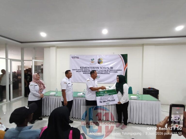 Dinsos Tulungagung Serahkan Bantuan Atensi Sentra Terpadu Kartini Bagi PPKS, Ini Kata Plt. Bupati Ahmad Baharudin IMG 20260604 WA0000 1