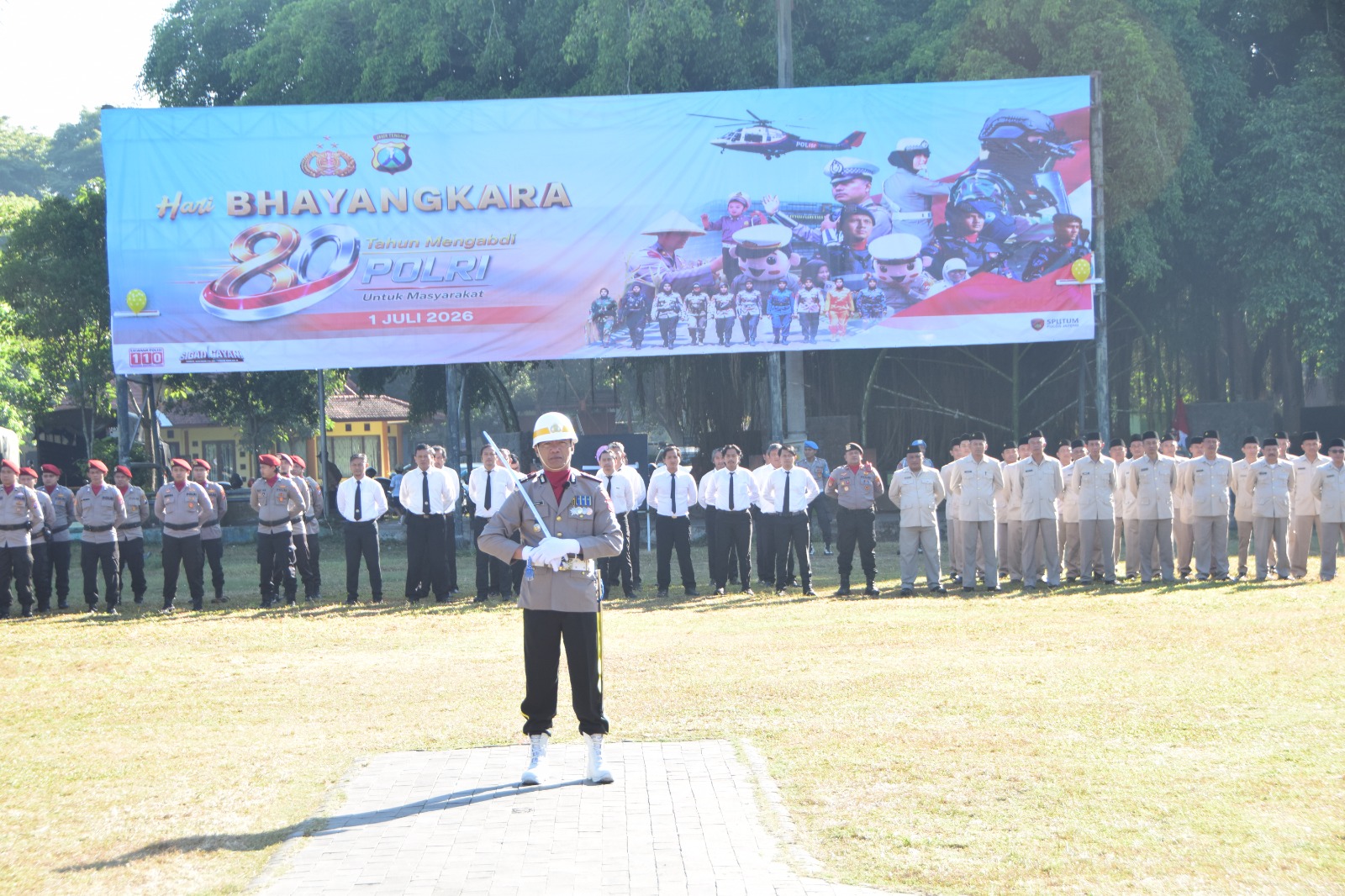 Upacara Hari Bhayangkara ke 80 di Bondowoso, Kapolres Ajak Personel Jaga Integritas dan Kepercayaan Publik 1 IMG 20260701 WA0110