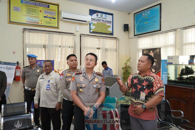 Kapolres Situbondo Cek Pelayanan SIM dan Samsat, Pastikan Layanan Cepat, Transparan, dan Humanis IMG 20260716 WA0014