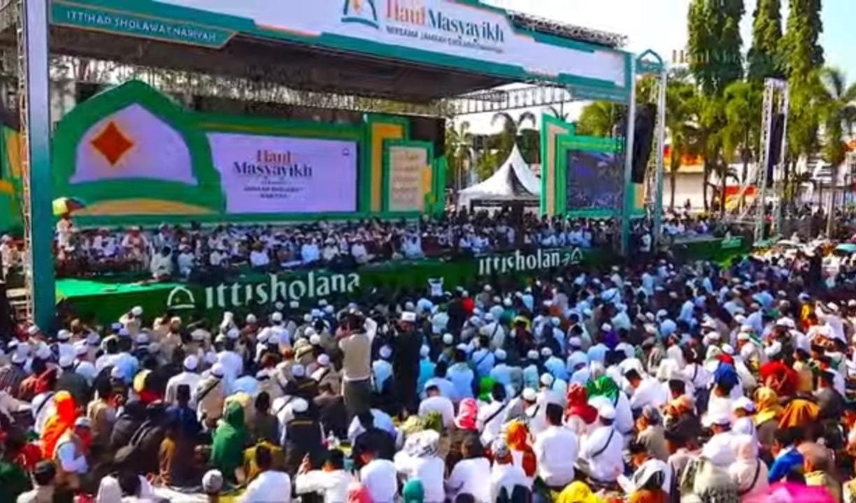 Polres Situbondo Kawal Haul Masyayikh 2026, Ratusan Ribu Jamaah Ikuti Sholawat Nariyah dengan Aman dan Lancar 1 IMG 20260719 WA0023