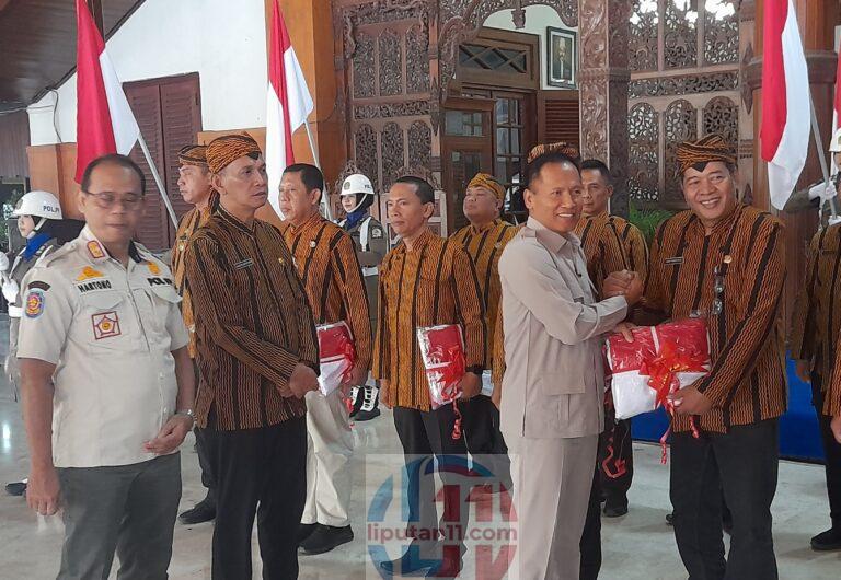Bangkitkan Nasionalisme, Pemkab Tulungagung Bagikan 10.000 Bendera Merah Putih 20260806 194716
