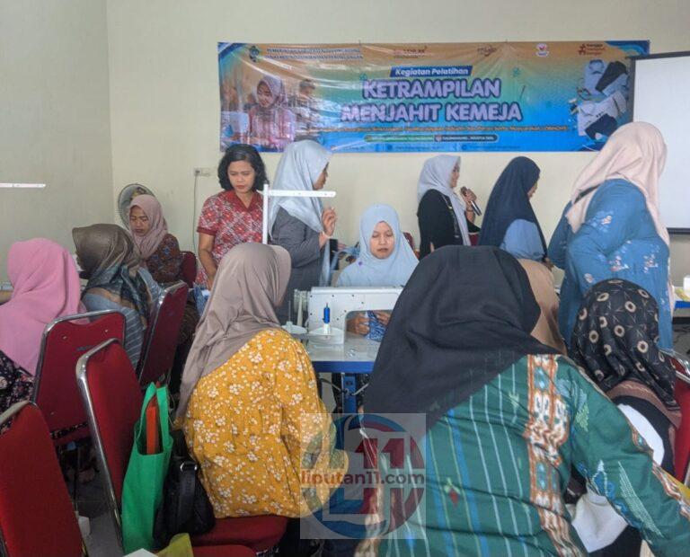 Disperindag Tulungagung Gelar Pelatihan Ketrampilan Menjahit Kemeja Bersumber Dari Dana DBHCHT 20260922 101445