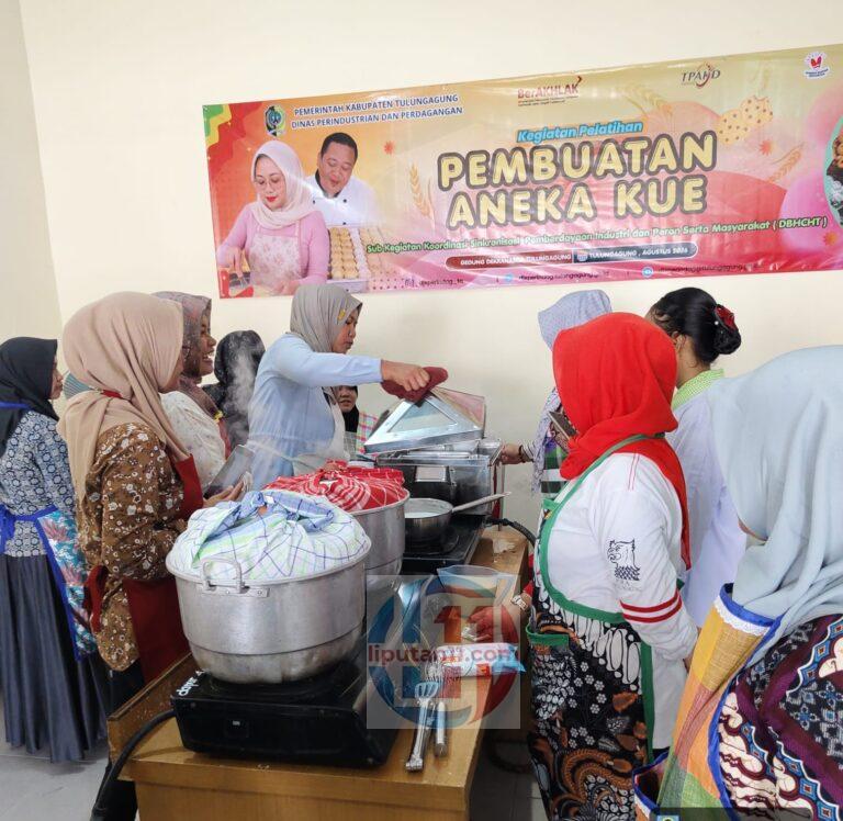 Melalui Pelatihan DBHCHT Disperindag Tulungagung Cetak 29 Pelaku IKM Pembuatan Aneka Kue IMG 20260922 WA0052