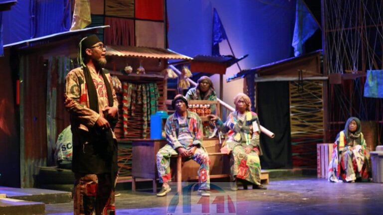Ludruk Kontemporer “WUH” Tombo Ati Pikat Gen Z, Gedung Kesenian Jombang Dipadati Penonton IMG 20261013 WA0001