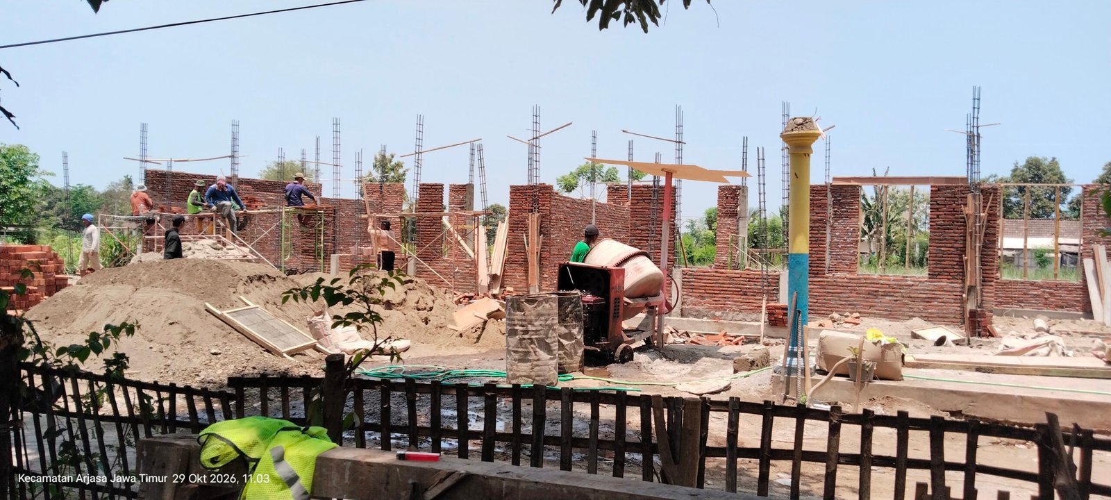 Proyek Revitalisasi TK Nurul Hidayah Abaikan Standar K3, Kepsek Pilih Bungkam dan Anti-Wartawan 1 IMG 20261029 110348 scaled