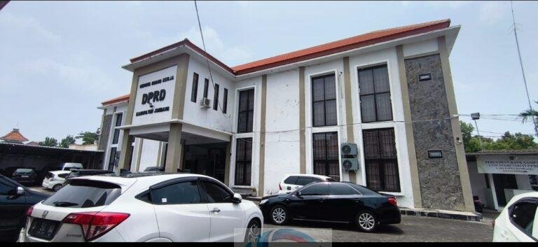 Jalan Kemuning Rp1,16 Miliar Disorot, Komisi C DPRD Jombang Bungkam: Pengawasan Infrastruktur Dipertanyakan Screenshot 2026 10 28 11 55 02 435 com.whatsapp edit